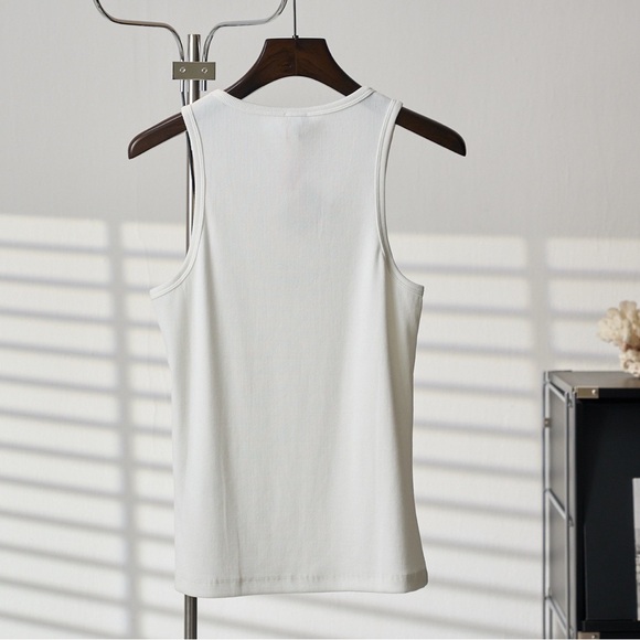 LOEWE Classic White Women's Sleeveless Vest, Size L。 - Picture 2 of 5